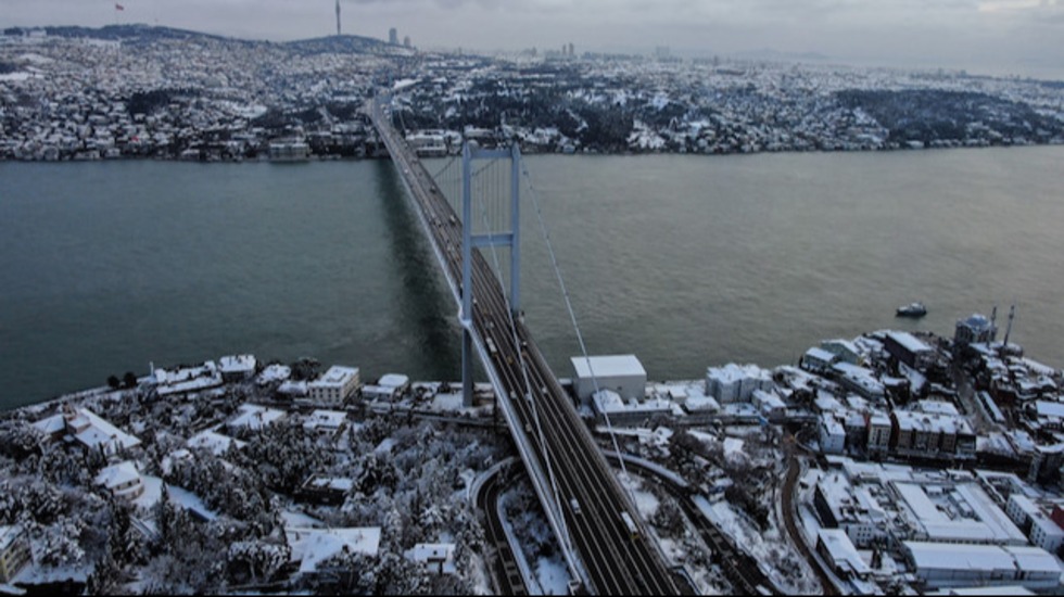 İstanbul Boğazı'nda gemi trafiği askıya alındı