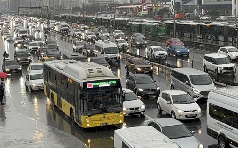 İstanbul'da trafik sıkışıklığının maliyeti dudak uçuklatıyor! İstanbul'da trafik sorununa çözüm önerileri