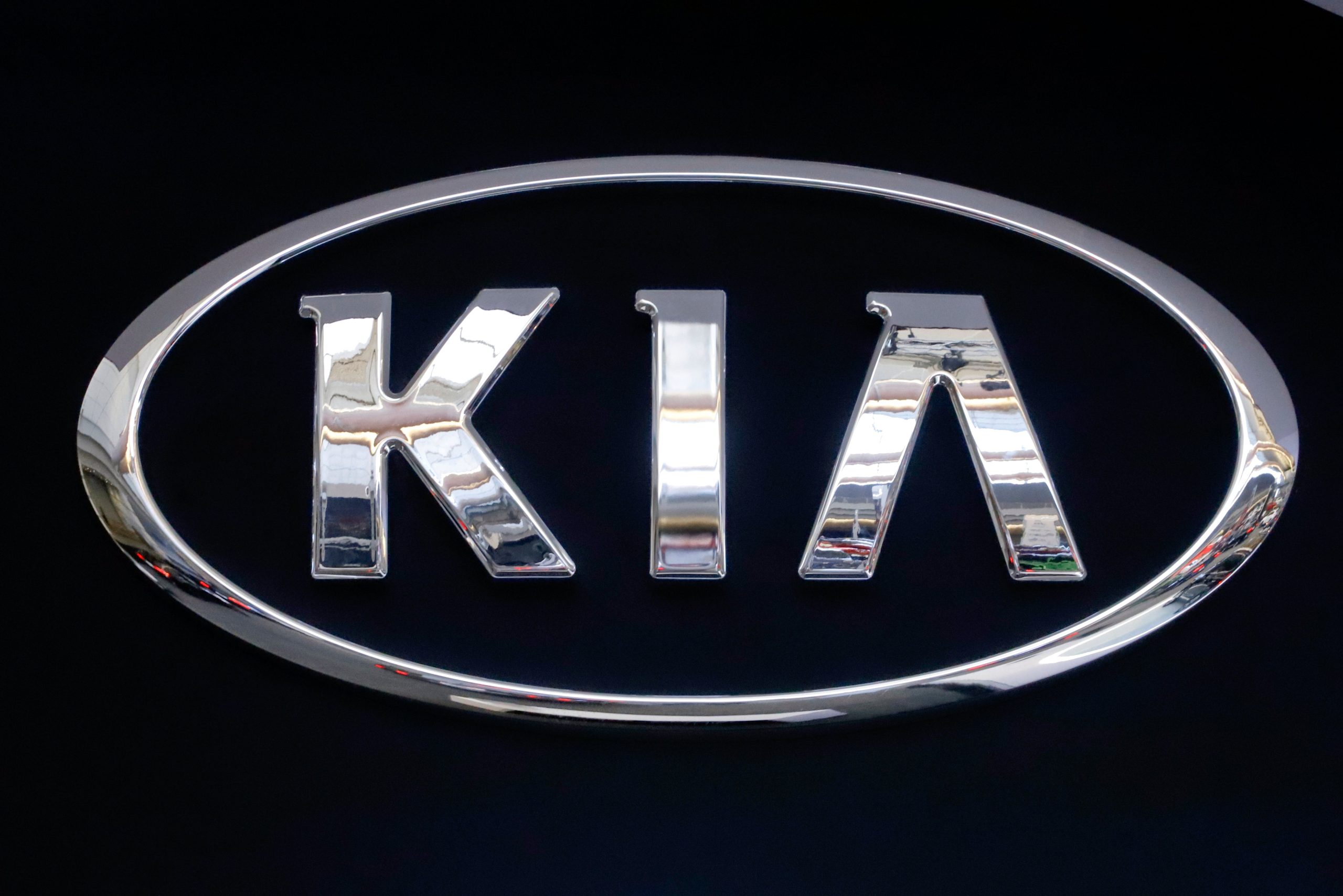 Kia, şubat ayında üç yeni elektrikli aracını tanıtacak