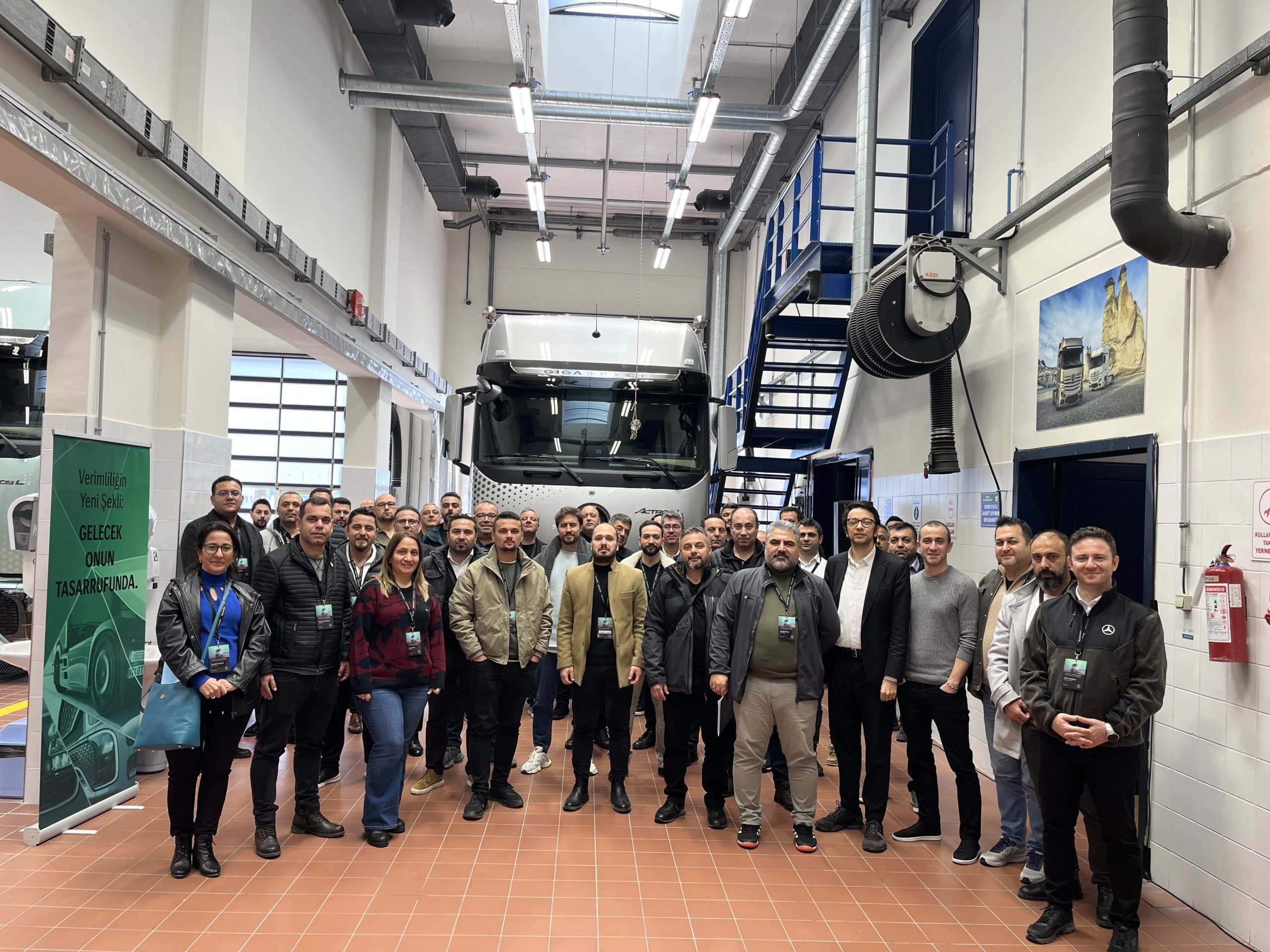 Mercedes-Benz'den Türk bayilerine Yeni Actros L eğitimi