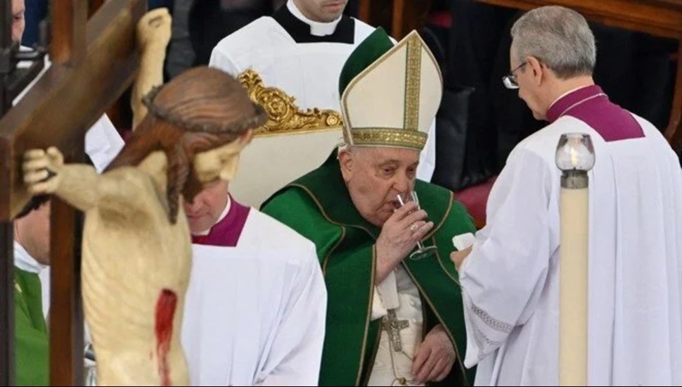 Papa Francis'in sağlık durumu ciddiyetini koruyor