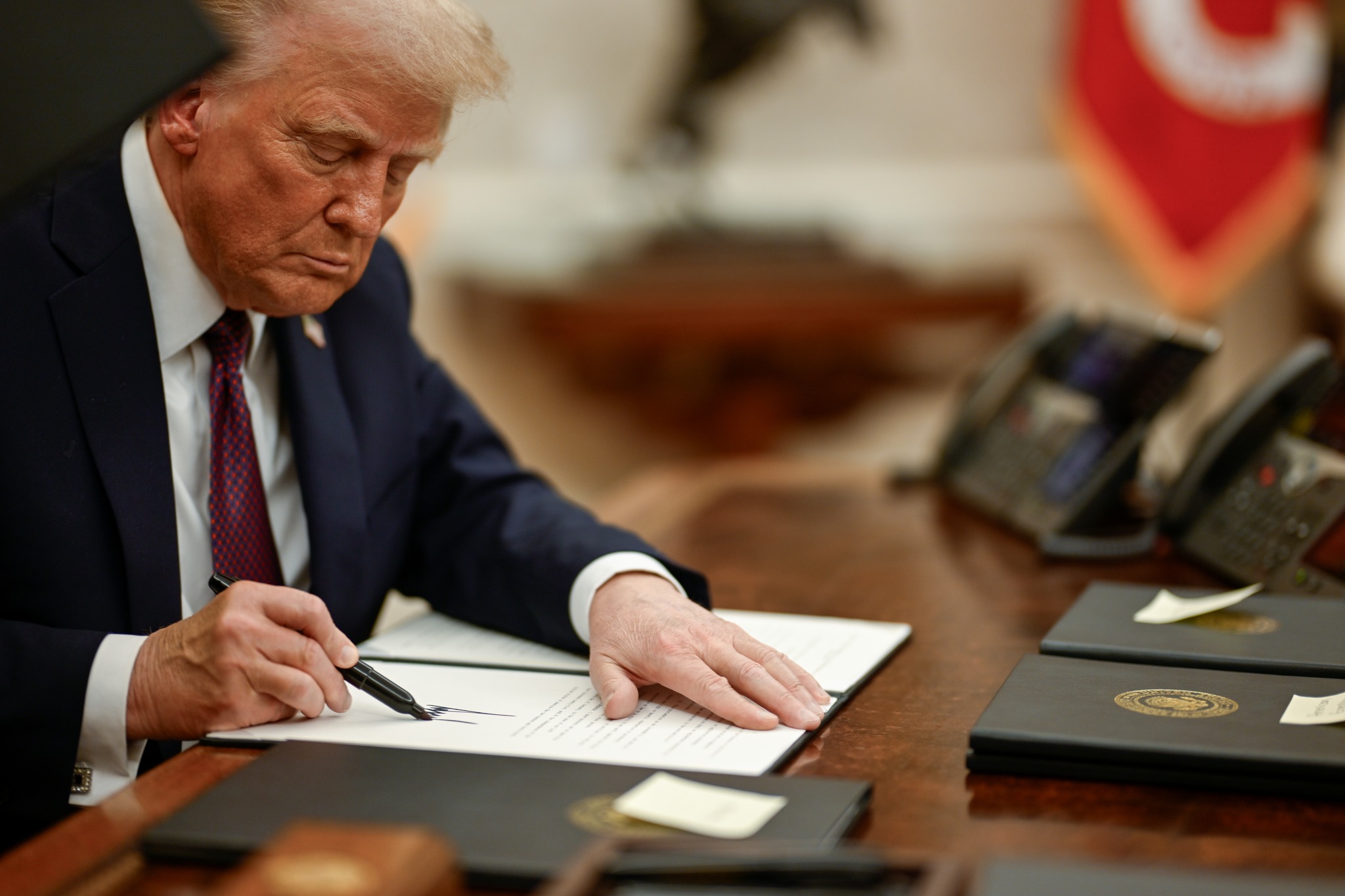 Trump, ABD'de üretilmeyen tüm otomobillere yüzde 25 gümrük vergisi uygulayacak