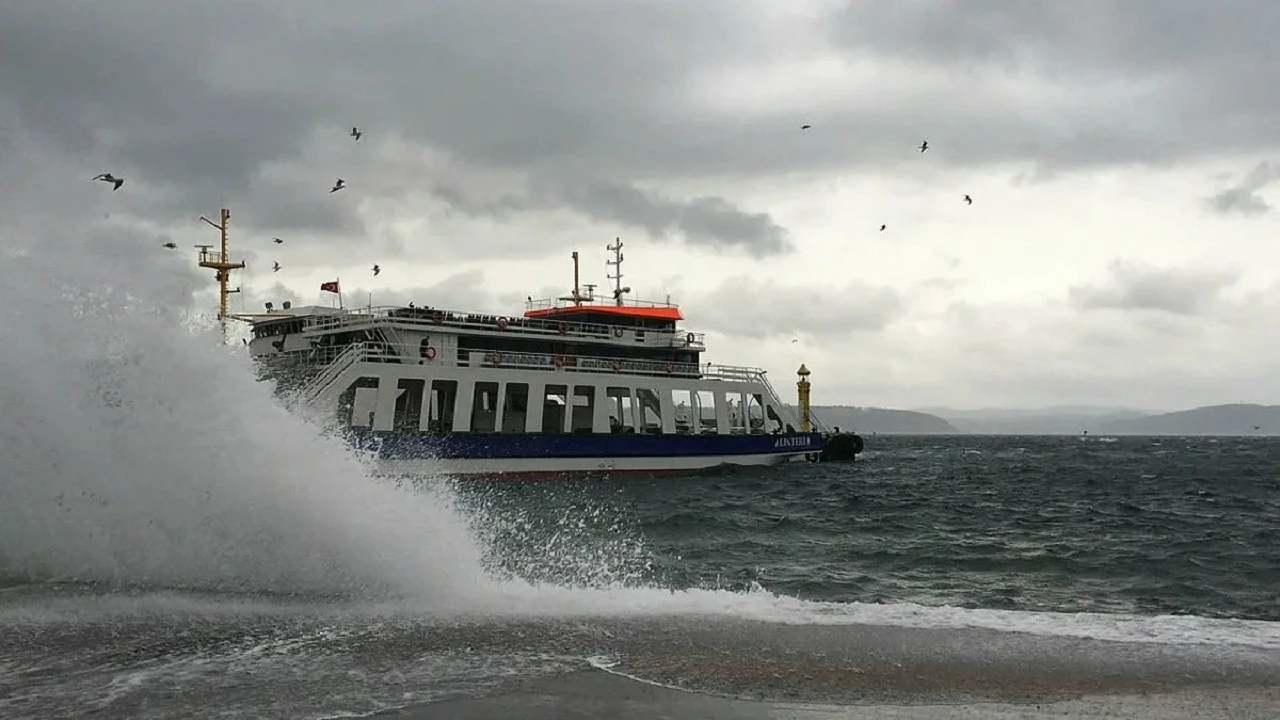 Gökçeada ve Bozcaada seferleri fırtına nedeniyle iptal edildi