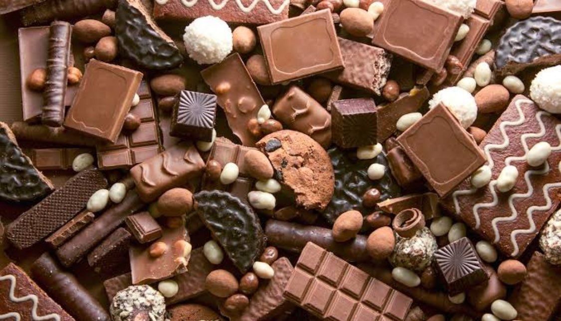 Bayram öncesi piyasaya süreceklerdi! Tarihi geçmiş 17 ton çikolata ele geçirildi
