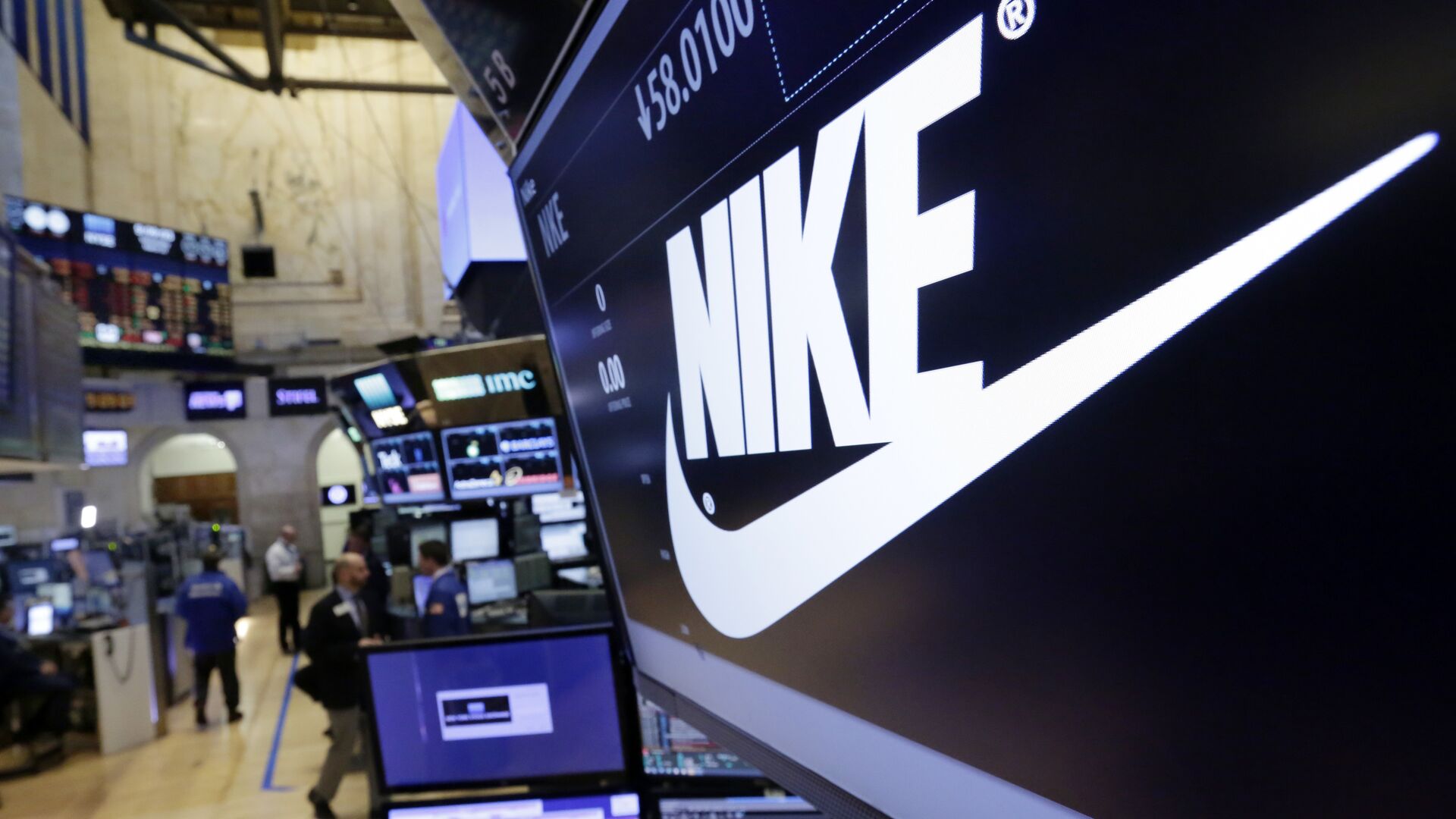 Nike hisselerinde tarihi düşüş: 200 milyar dolardan fazla değer kaybı