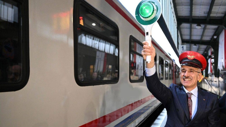 Demir yollarında enerji tasarrufu! Bakan Uraloğlu'ndan çarpıcı açıklamalar