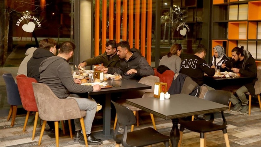 Böyle iftar menüsü görülmedi!  4 çeşit yemek sadece 40 TL!