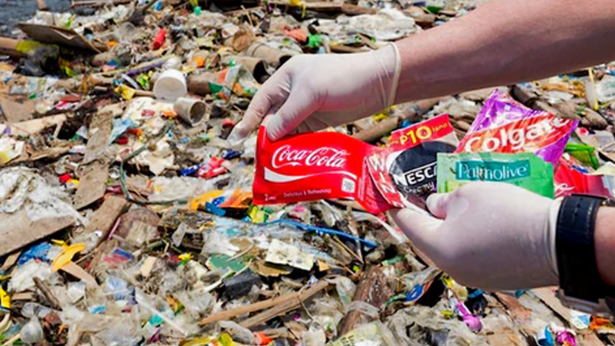 Dünyayı bekleyen büyük tehlike: Coca-Cola 18 milyon balina kadar plastik atık üretecek