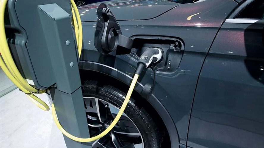 Elektrikli araçlar petrol talebini düşürüyor