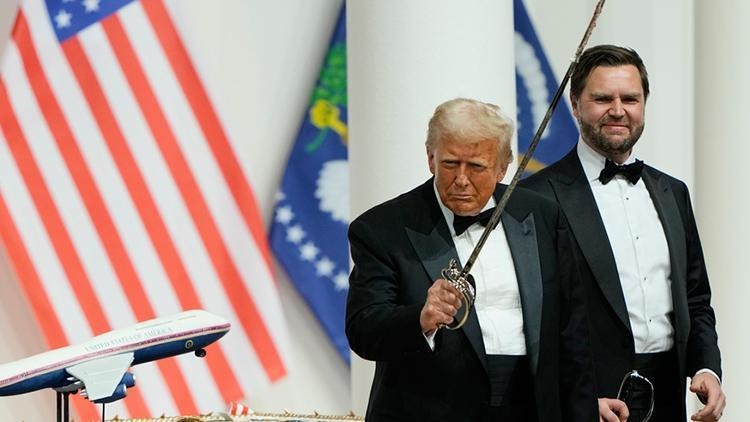 Trump'tan bu sefer de Fransa'ya tehdit...Yüzde 200 gümrük vergi uygulayacak