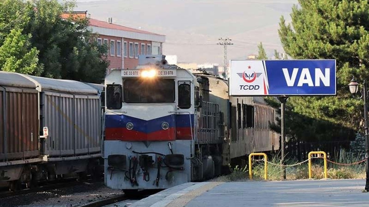 İranlı Turistler tren seferleriyle Van'a akın ediyor