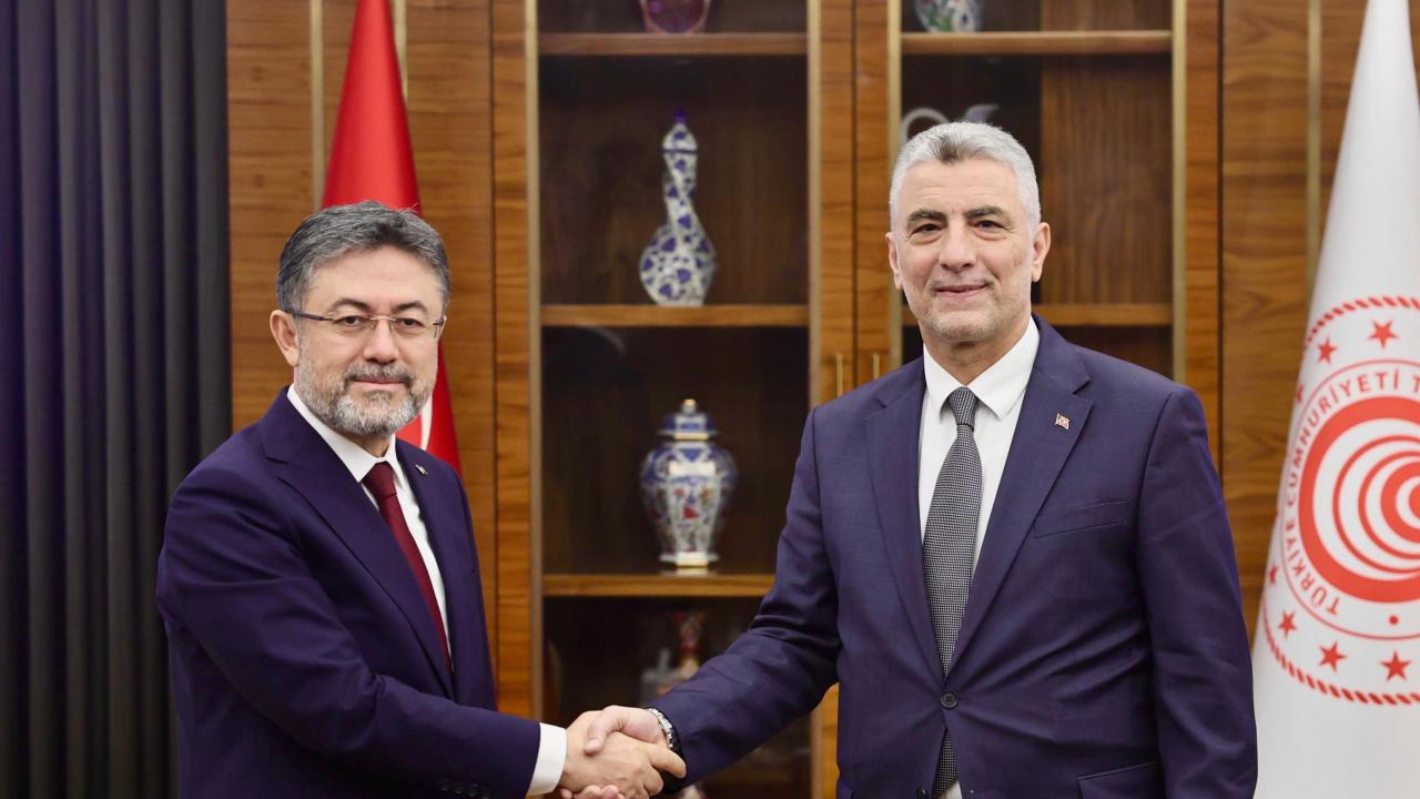 Ticaret Bakanı Ömer Bolat ve Tarım ve Orman Bakanı İbrahim Yumaklı, görüşmek üzere bir araya geldi