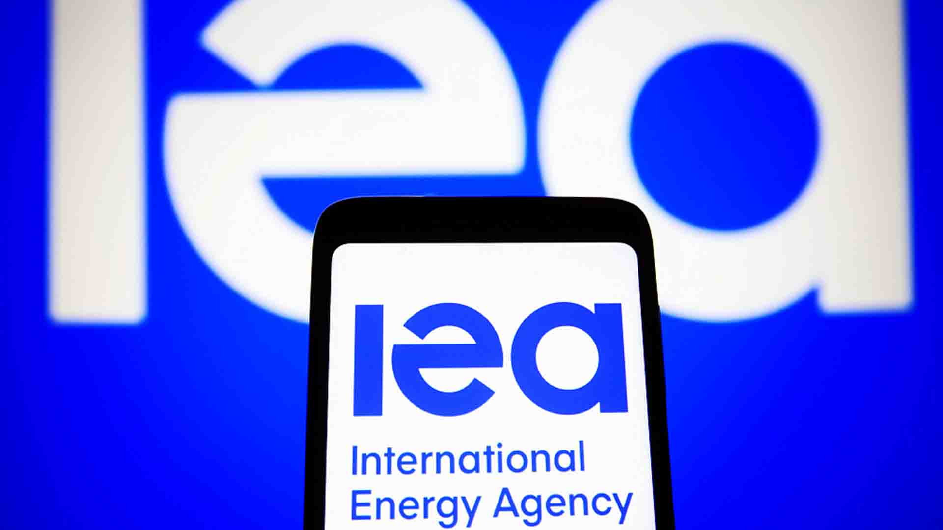 IEA petrol raporunu açıkladı: Arz açığı tahmini büyüdü, talep beklentisi düştü