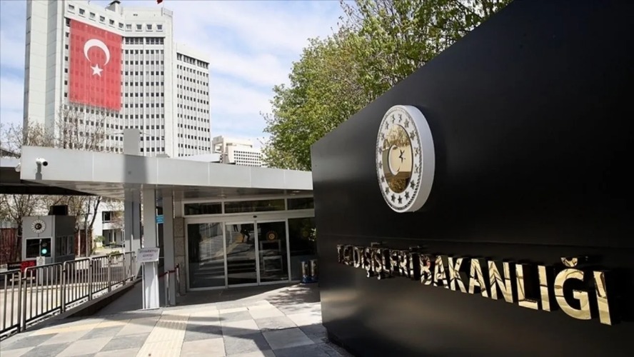 Dışişleri'nden Atina'daki geçit töreninde atılan sloganlara tepki