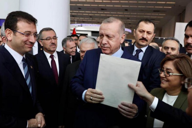 Ekrem İmamoğlu'ndan Cumhurbaşkanı Erdoğan'ın annesine ve eşi Dilek İmamoğlu'na yönelik hakaretlere tepki