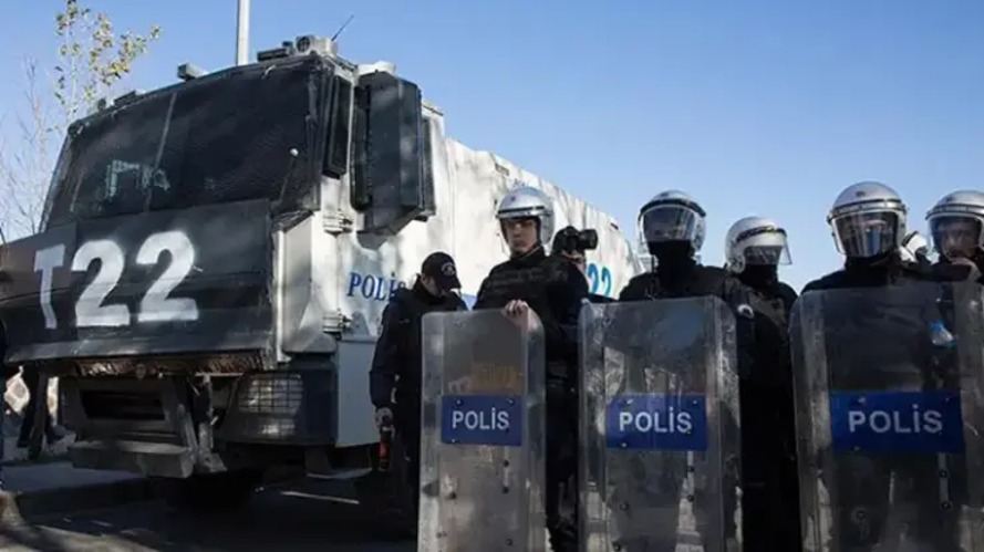 Ankara ve İzmir'de beş günlük gösteri ve yürüyüş yasağı
