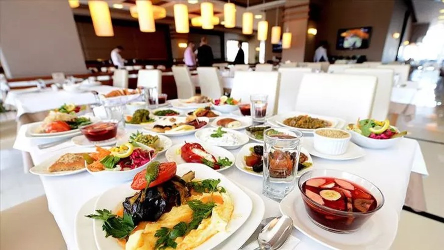 Dışarıda iftar yapmak lüks oldu! İftar menüleri cep yakıyor