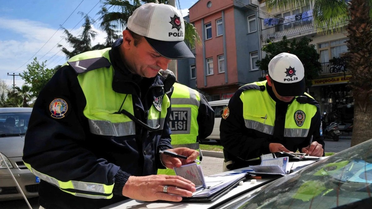 Yeni trafik cezalari can yakacak: Cezalar katlandı, kurallar sertleşti