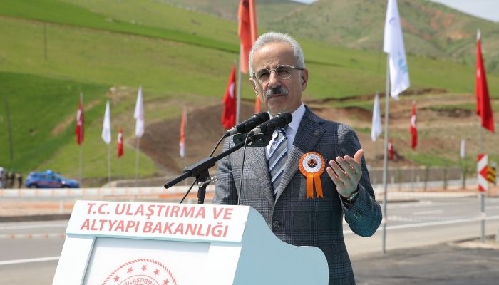 Bakan Uraloğlu, Siirt-Kurtalan Yolu ve Siirt Havaalanı Bağlantı Yolunu açtı