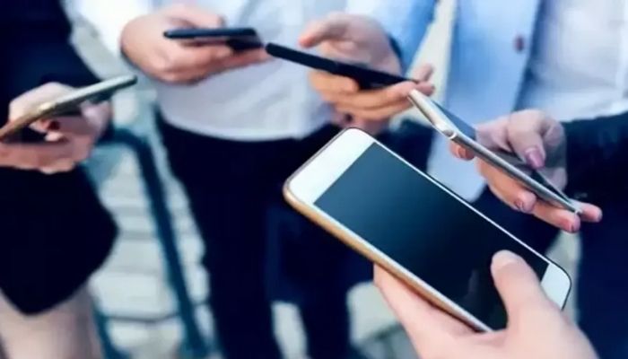 Cep telefonu operatörlerinden ücretsiz iletişim desteği