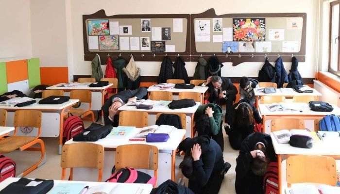 İstanbul'da okullar 'afet' eğitimiyle açılacak, okul zili 28 Nisan'da çalacak