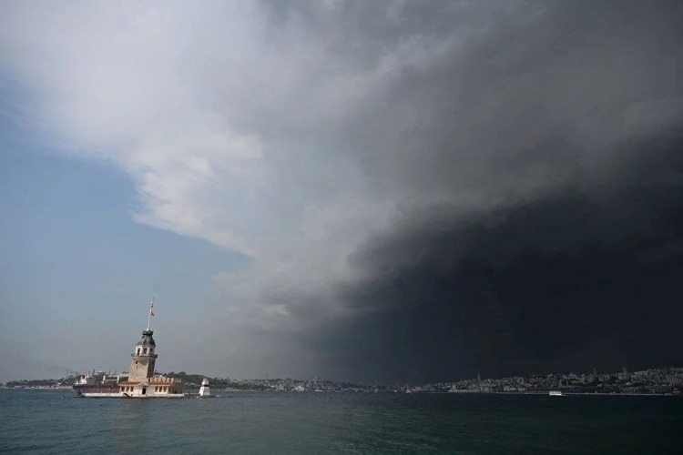 Bahar beklerken kar geliyor! AKOM'dan İstanbul için kar yağışı uyarısı! Bu saatlere dikkat