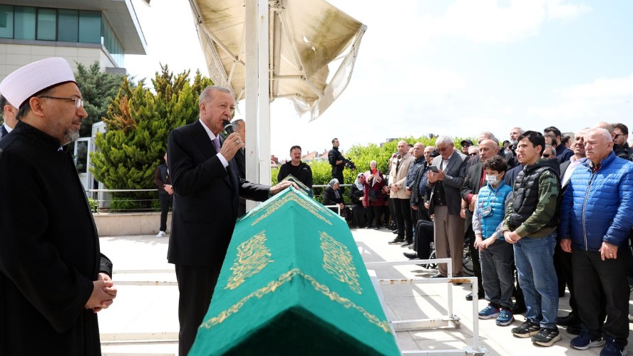 Cumhurbaşkanı Erdoğan Arapça öğretmeninin cenazesine katıldı