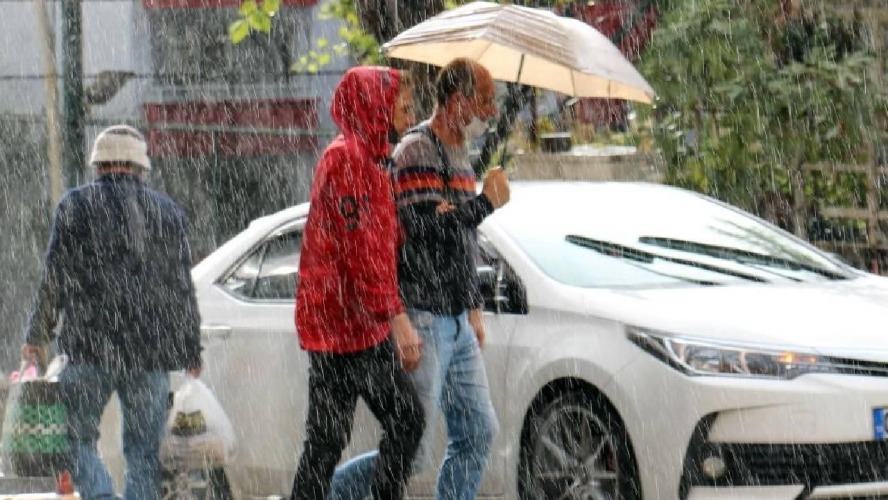 Hafta sonu soğuk hava dalgası ve yağış geliyor: 4 ile sarı, İstanbul için ise sağanak uyarısı