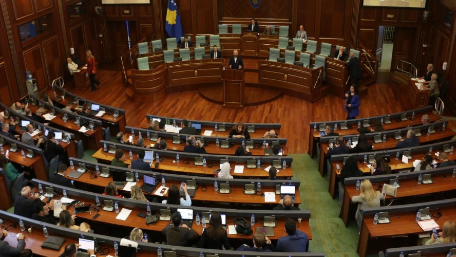 Kosova Meclisi'nde yemin krizi: Yeni milletvekillerinin yemin töreni iptal edildi
