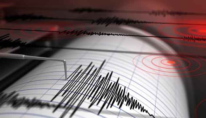 İstanbul'da korkutan deprem... 2 balkon çöktü, bir kişi yaralandı