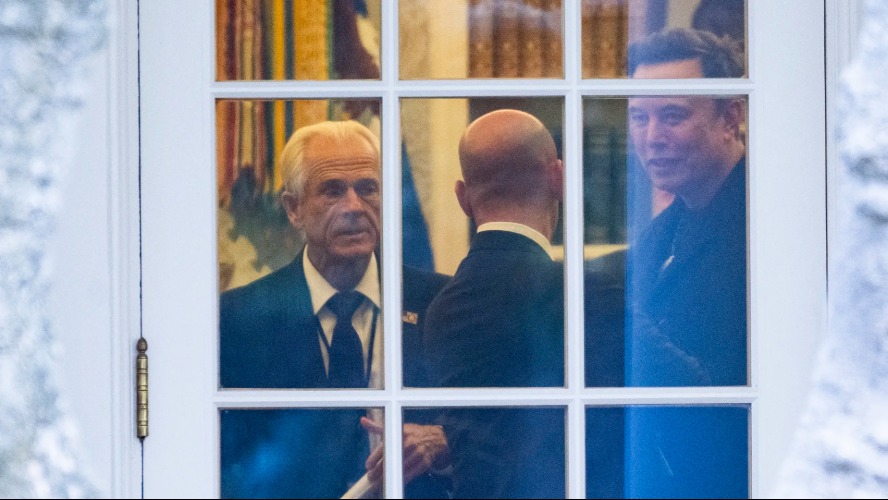 Musk’tan Trump'un danışmana ağır sözler: "Bir çuval tuğladan daha aptal"