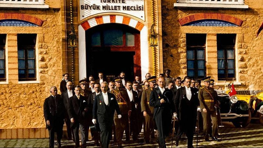 Siyasilerden 23 Nisan mesajları: "Çocuklarımızın umutlarını büyütmeye devam edeceğiz"