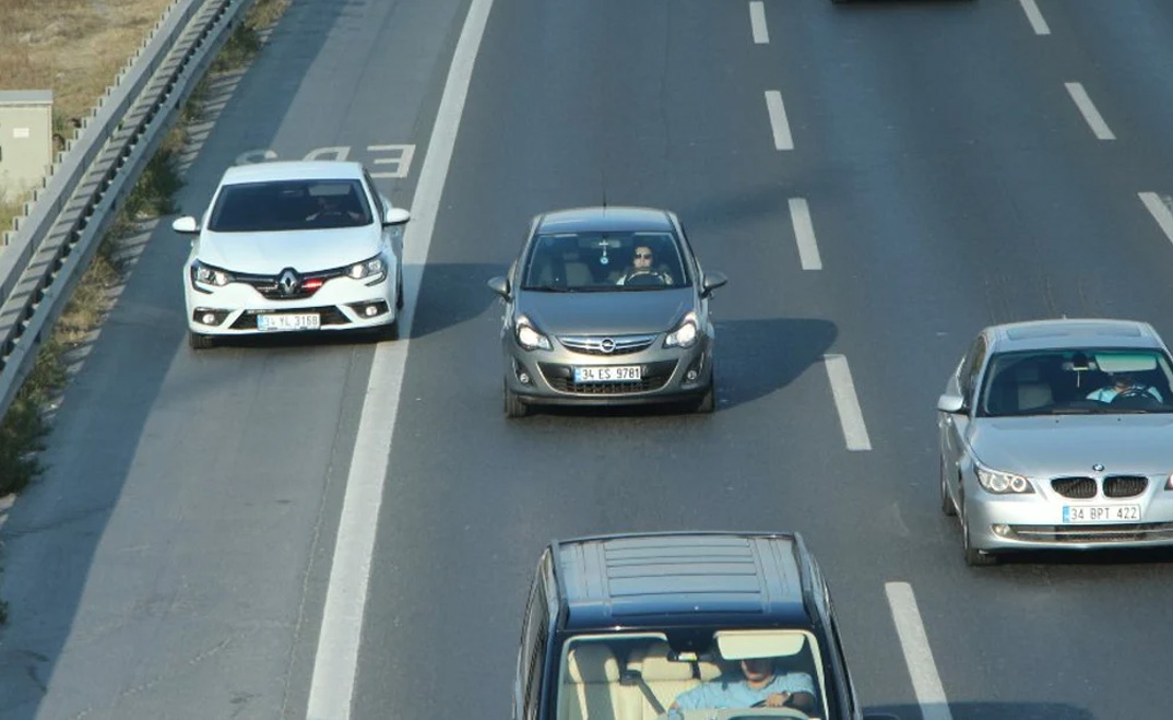 Sürücülere şerit cezası gelecek mi? DMM'den sağ şerit açıklaması