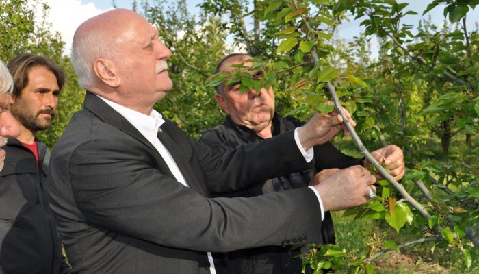 TZOB Başkanı Bayraktar'tan uyarı: 'Gençleri tarımda tutamıyoruz, mülteciler olmasa bu iş zor'