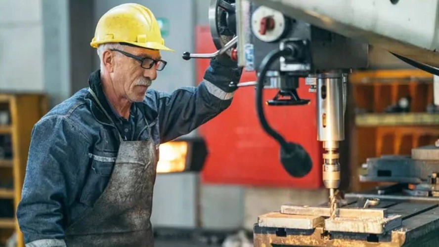 İşgücü piyasasında taşlar yerinden oynuyor: Çalışan emekliler rekor seviyede