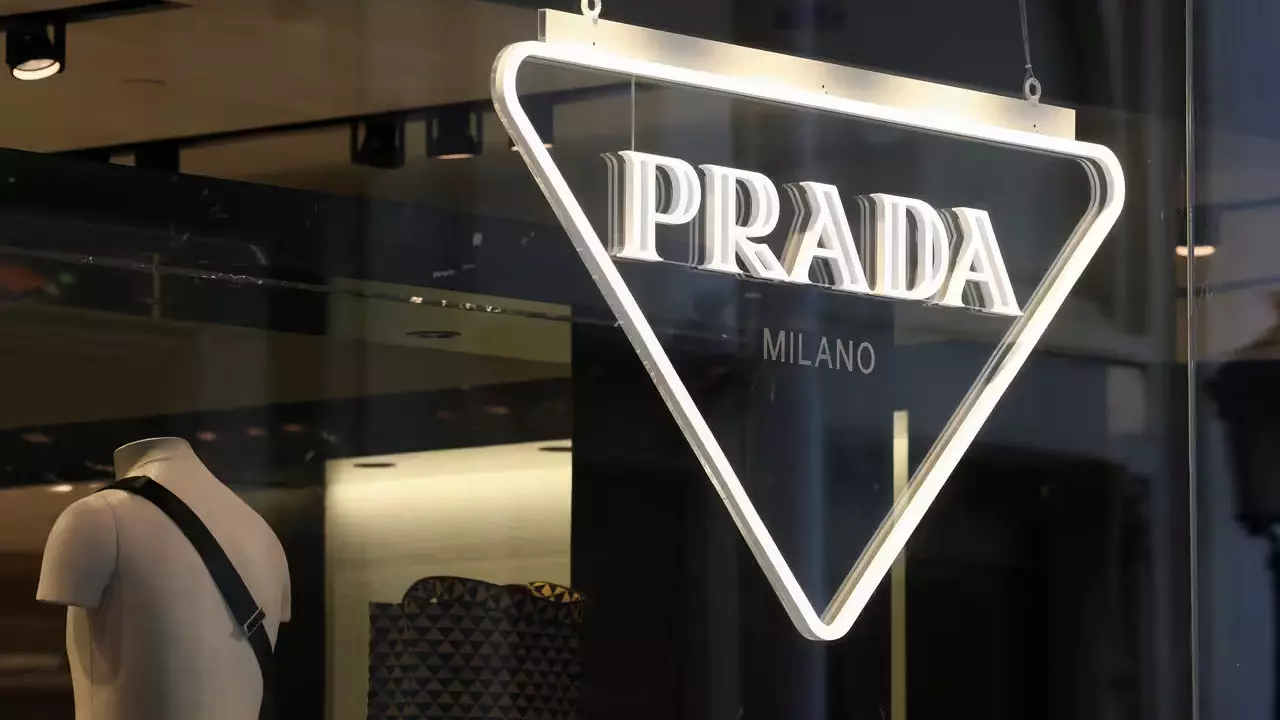 Prada, Versace'yi satın almak için 1,25 milyar euroya anlaştı