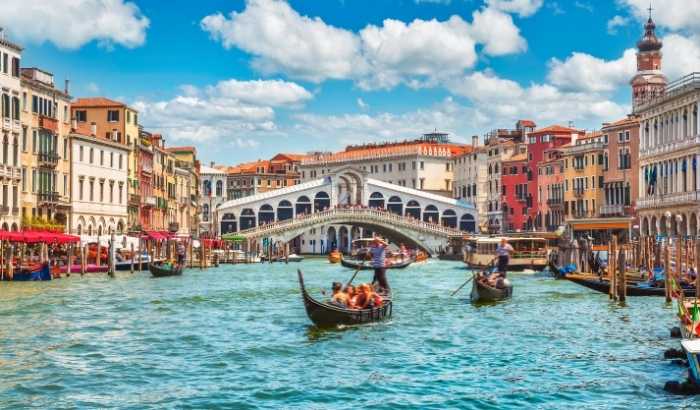 Venedik'te günübirlik turistlerden alınan giriş ücreti bu yıl da devam ediyor
