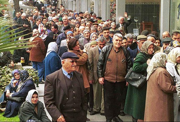 Milyonlarca emekli merakla bekliyor! Bin TL’lik ikramiye farkı ödenmeye başlıyor