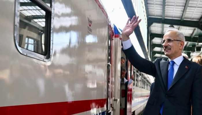 Bakan Uraloğlu duyurdu: Dünyaca ünlü iki tren İstanbul'a gelecek