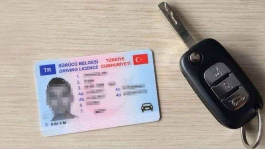 Ehliyet taşıma zorunluluğu tarihe karıştı: "Hayat Kimliğinle Kolay" uygulaması başladı