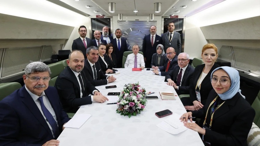 Cumhurbaşkanı Erdoğan'dan Macaristan dönüşünde yeni anayasa ve adaylık açıklaması