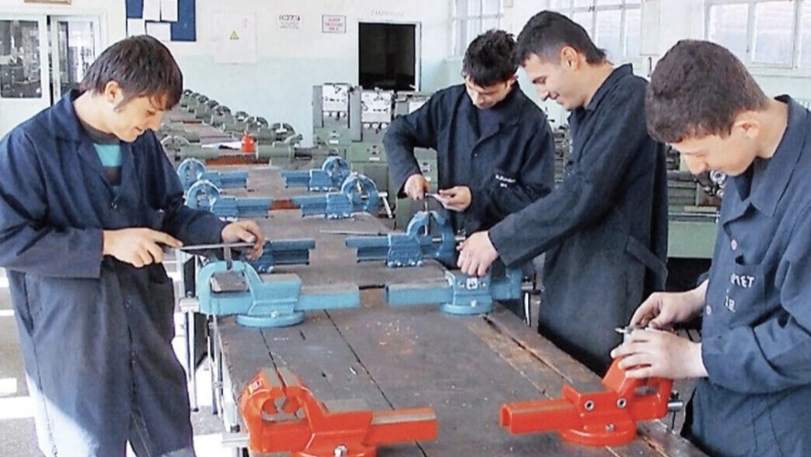 Staj ve çıraklık süresi emeklilikte sayılacak mı? Meclis'te kritik teklif