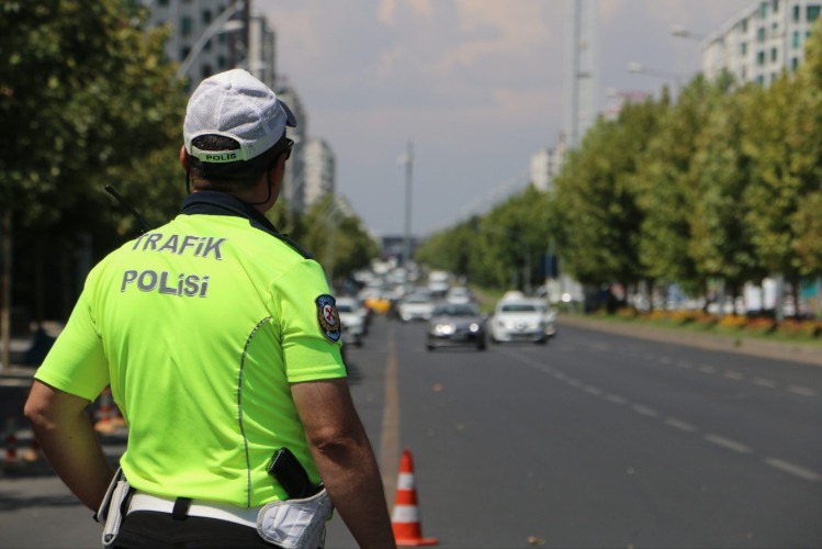 Trafikte yeni dönem: Trafik cezalarına şok zam, yaşlılara yeni kurallar
