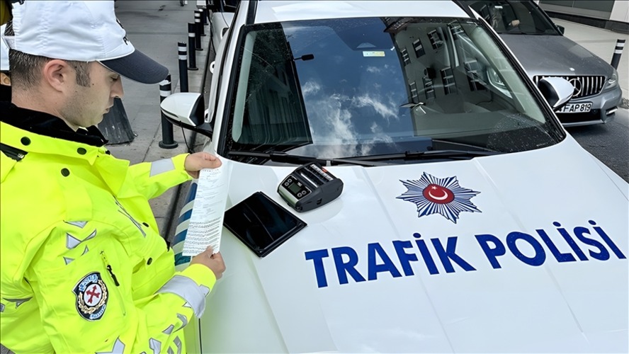 Düğün konvoyunda yol kapatmaya 695 bin lira ceza: 7 sürücünün ehliyetine el konuldu