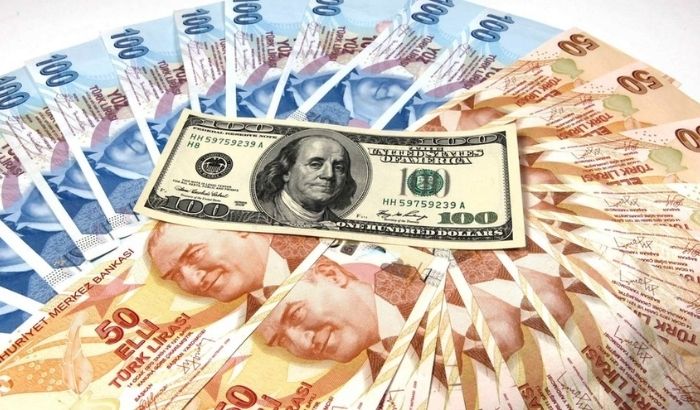 KKM'de çıkışlar devam ediyor: Kur korumalı TL mevduat ve katılma hesapları 706,6 milyar TL'den 685,2 milyar TL'ye geriledi.