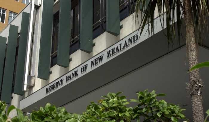 Yeni Zelanda Merkez Bankası’ndan sürpriz faiz indirimi: RBNZ politika faizini %2,5’e çekti