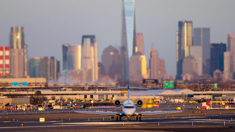 Newark Havalimanı’nda uçuşlar azaltılıyor: FAA’dan teknik sorunlara karşı geçici önlem
