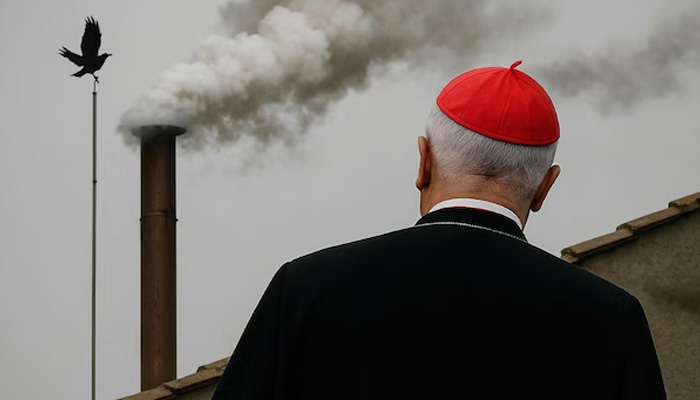Vatikan'da beyaz duman: Yeni Papa seçildi