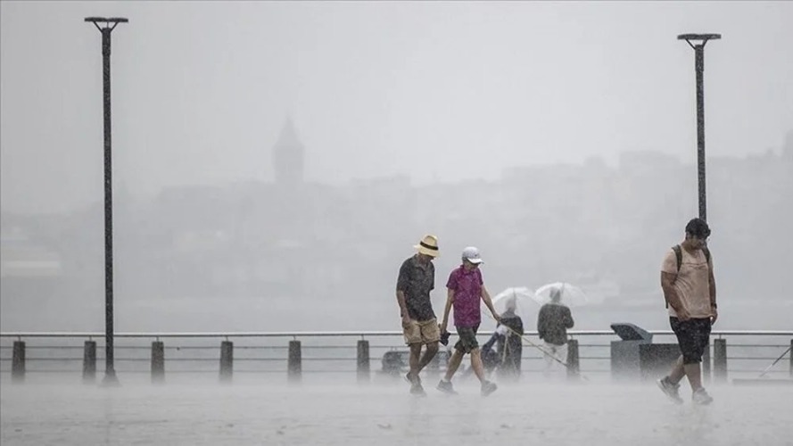 İstanbul Valiliği'nden kuvvetli yağış ve fırtına uyarısı