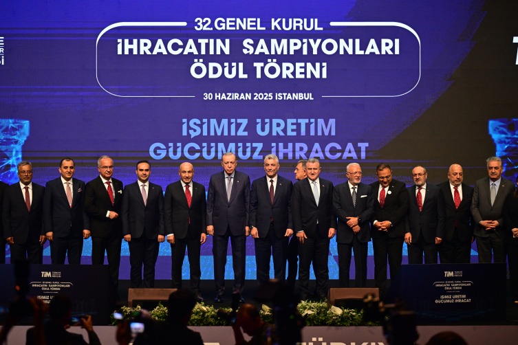 Türkiye'nin en büyük ihracatçıları açıklandı: İhracat şampiyonları ödüllendirildi